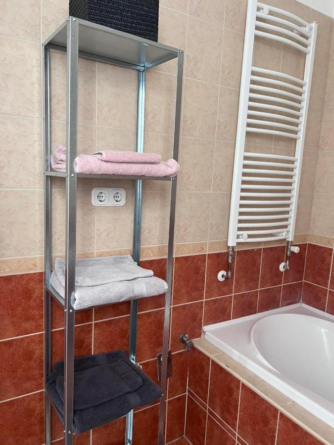 Hb Downtown Sunny Apartman Budapest Luaran gambar